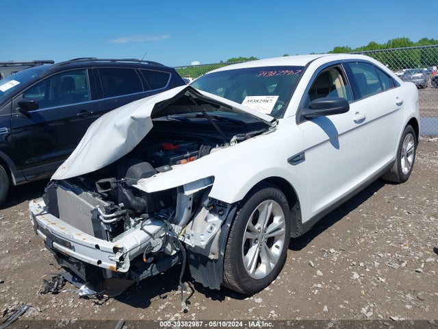 Ford TAURUS SE 2018 1FAHP2D86JG125013 Image 2