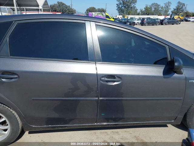 Toyota Prius V Four 2015 JTDZN3EU5FJ031365 Image 14