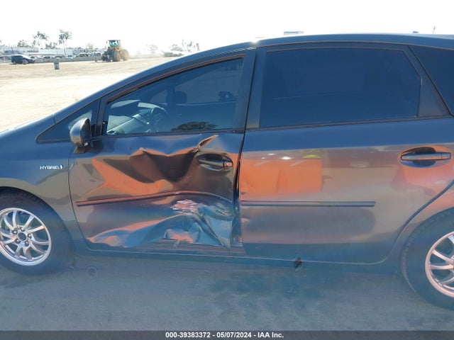 Toyota Prius V Four 2015 JTDZN3EU5FJ031365 Image 15