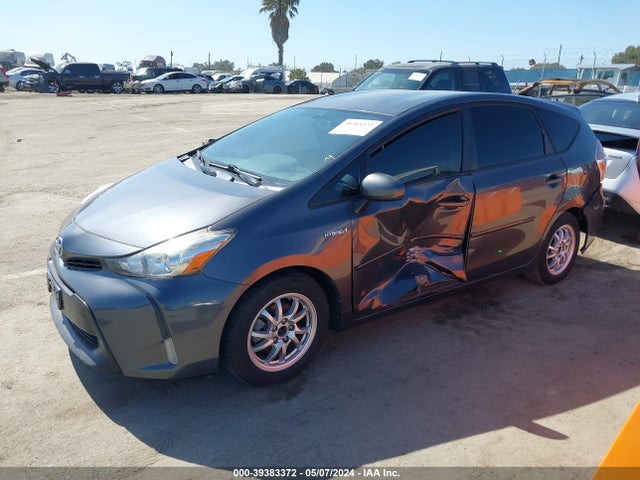 Toyota Prius V Four 2015 JTDZN3EU5FJ031365 Image 2