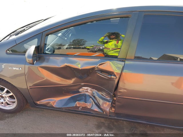 Toyota Prius V Four 2015 JTDZN3EU5FJ031365 Image 6