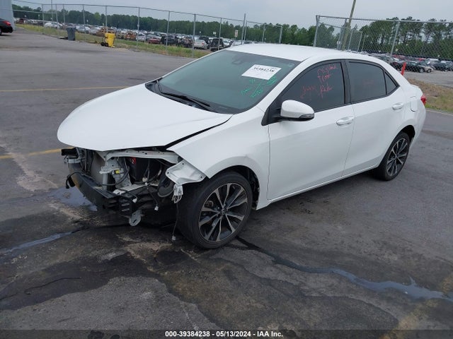 Toyota COROLLA SE 2018 5YFBURHE8JP823977 Image 2