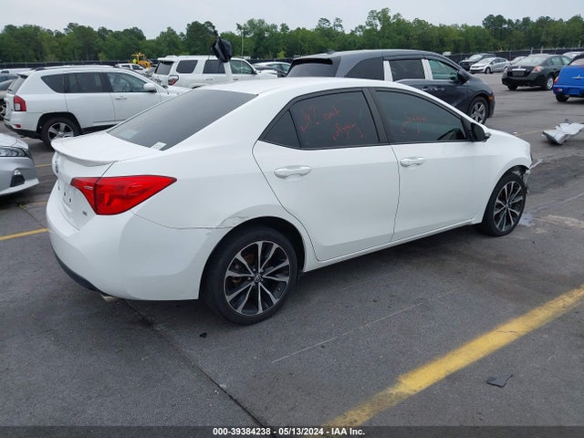 Toyota COROLLA SE 2018 5YFBURHE8JP823977 Image 4