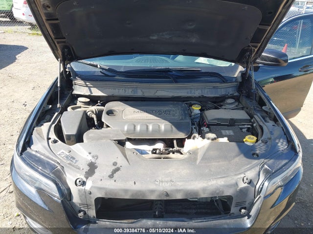 1C4PJLCB8KD428338 Jeep Cherokee Latitude Fwd