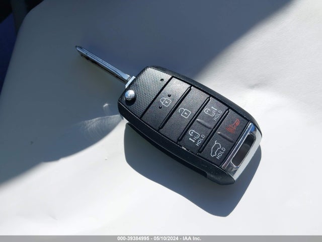KIA SEDONA LX 2017 KNDMB5C1XH6226858 Image 11