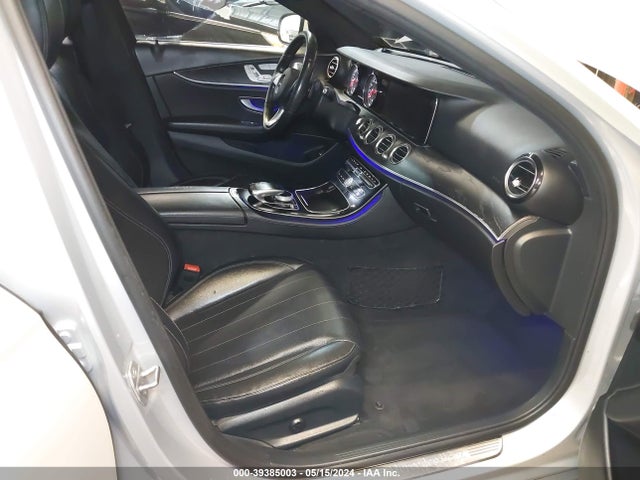 WDDZF4KB0HA027299 Mercedes-Benz E 300 4matic