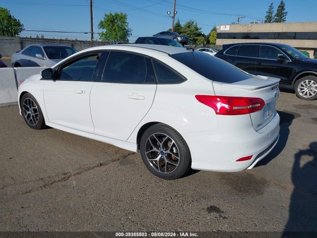 Ford FOCUS SE 2016 1FADP3F23GL392204 Image 3