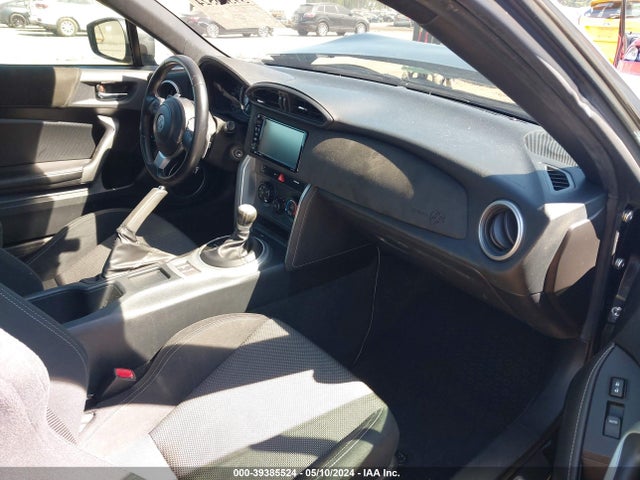 Toyota 86 2017 JF1ZNAA1XH8704702 Image 5