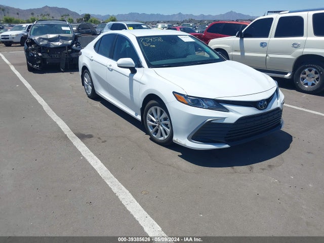 Toyota CAMRY LE 2024 4T1C11AK4RU853115 головне зображення