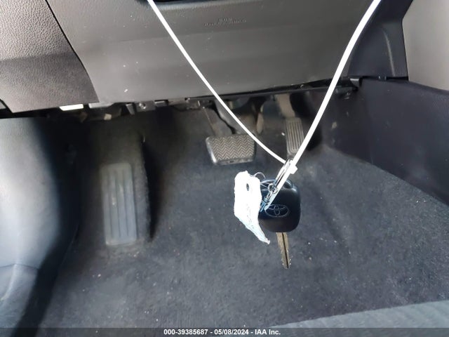Toyota RAV4 LE 2017 2T3BFREV8HW584798 Image 11