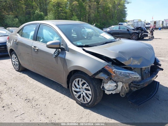 Toyota COROLLA LE 2018 5YFBURHEXJP752555 zdjęcie główne