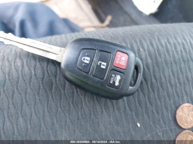 Toyota COROLLA LE 2018 5YFBURHEXJP752555 Image 11