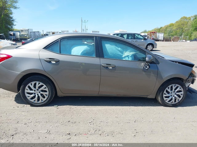 Toyota COROLLA LE 2018 5YFBURHEXJP752555 Image 13