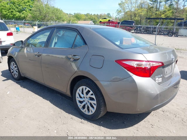 Toyota COROLLA LE 2018 5YFBURHEXJP752555 Image 3