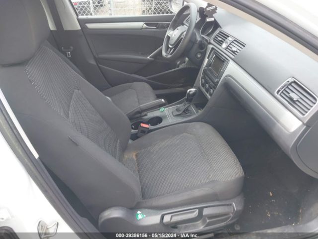 1VWAT7A35GC021980 Volkswagen Passat 1.8t S