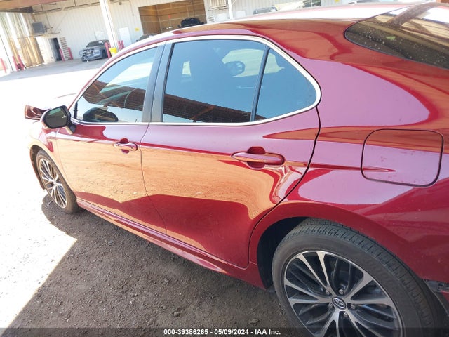Toyota Camry 2018 4T1B11HK2JU515220 Image 28