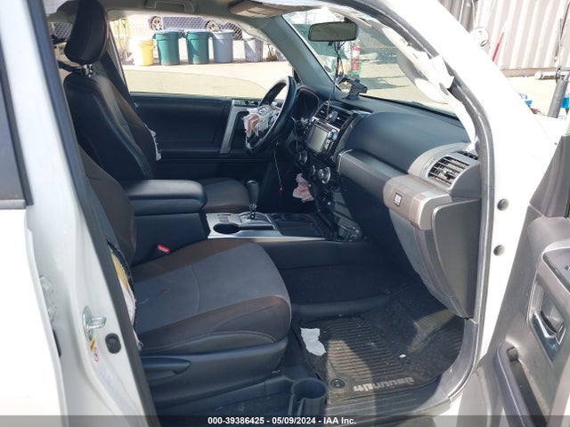 Toyota 4RUNNER SR5 2019 JTEZU5JR9K5201533 Image 5