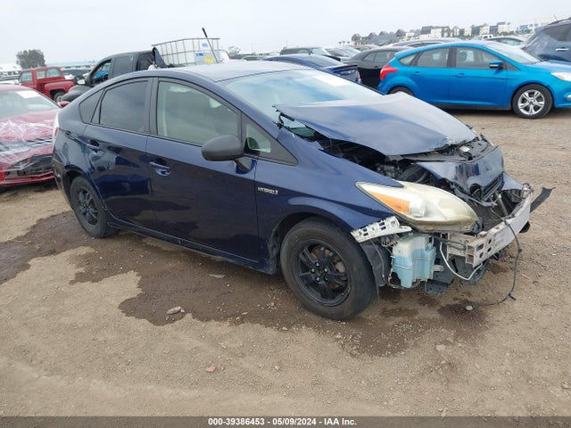 Toyota Prius Two 2015 JTDKN3DU5F0441768 главное изображение