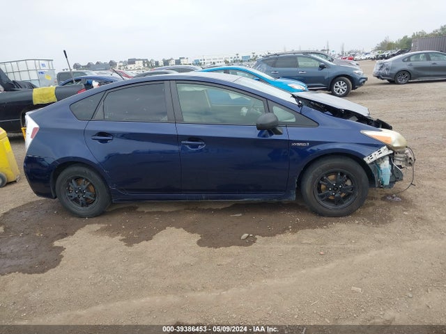 Toyota Prius Two 2015 JTDKN3DU5F0441768 Image 13