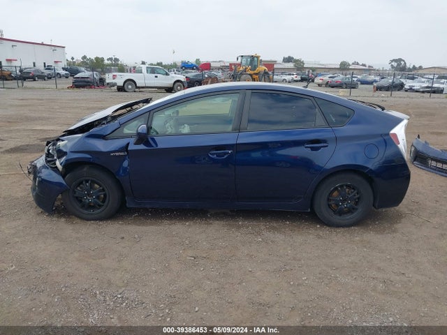 Toyota Prius Two 2015 JTDKN3DU5F0441768 Image 14