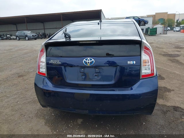 Toyota Prius Two 2015 JTDKN3DU5F0441768 Image 16