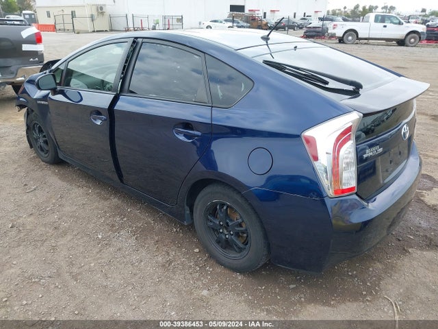 Toyota Prius Two 2015 JTDKN3DU5F0441768 Image 3