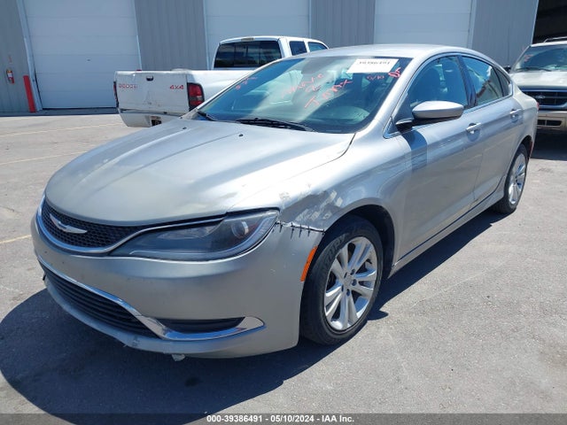 Chrysler 200 Limited 2015 1C3CCCAB8FN654718 Image 2