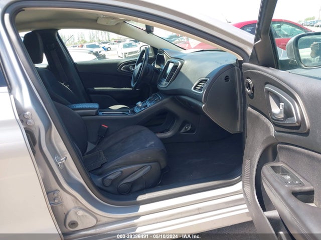 Chrysler 200 Limited 2015 1C3CCCAB8FN654718 Image 5