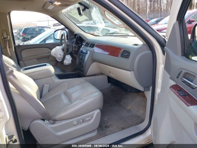 2011 GMC YUKON XL 1500 1GKS2KE39BR301127 Photo 4
