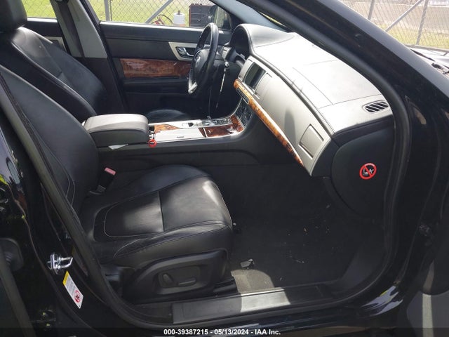2012 JAGUAR XF SAJWA0FB1CLS25242 Photo 4