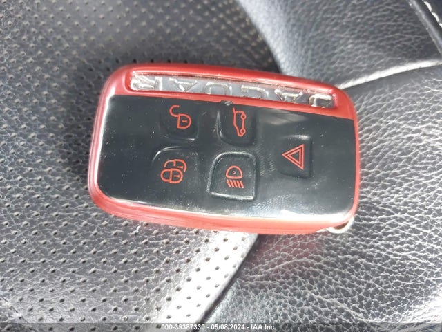 2017 JAGUAR F-PACE SADCL2BN8HA089240 Photo 10