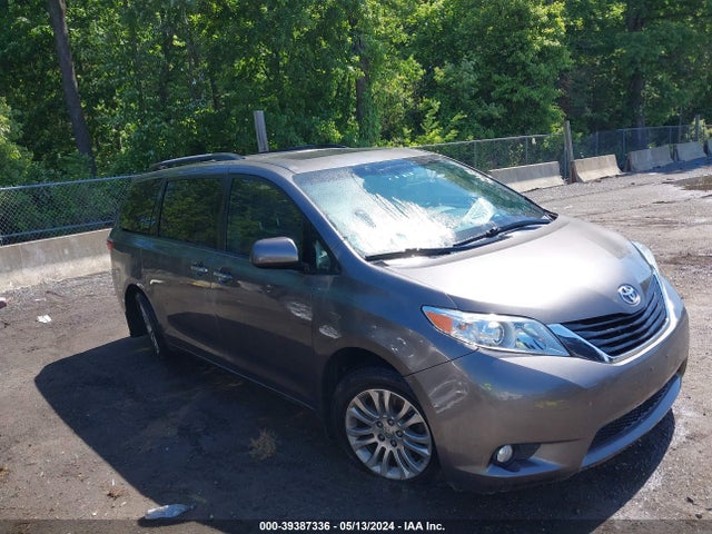 Toyota Sienna Xle Premium 8 Passenger 2015 5TDYK3DC8FS616036 main image