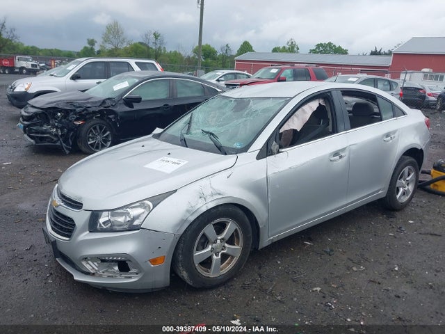 Chevrolet Cruze 1lt Auto 2015 1G1PC5SB3F7187888 Image 2