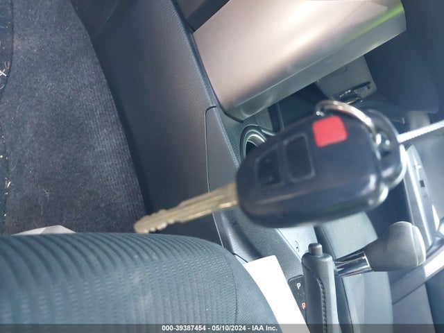 Toyota RAV4 LE 2016 JTMZFREV4GD086706 Image 11