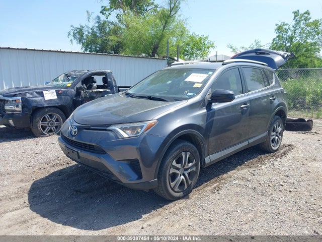 Toyota RAV4 LE 2016 JTMZFREV4GD086706 Image 2