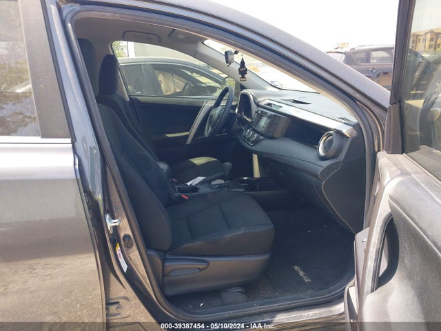Toyota RAV4 LE 2016 JTMZFREV4GD086706 Image 5