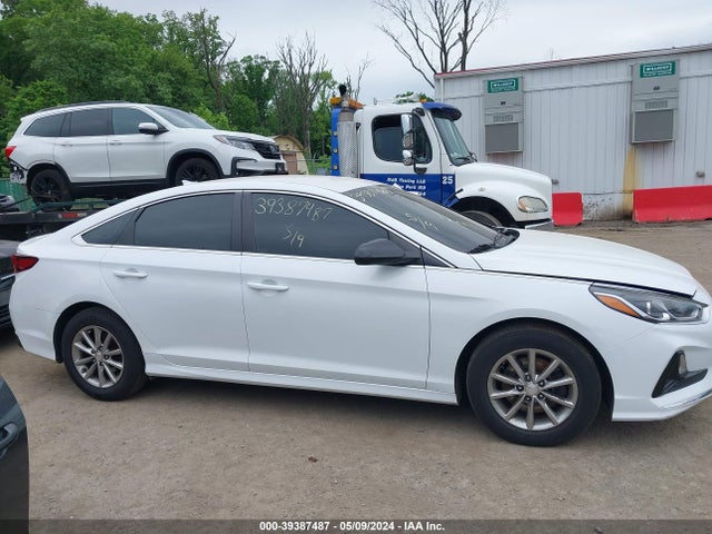 Hyundai SONATA SE 2018 5NPE24AF6JH605008 Image 13