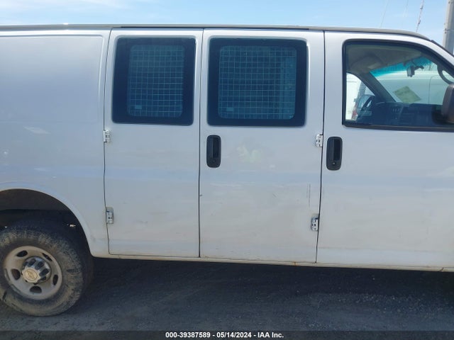 Chevrolet Express 2500 Work Van 2014 1GCWGFCA6E1159829 Image 13