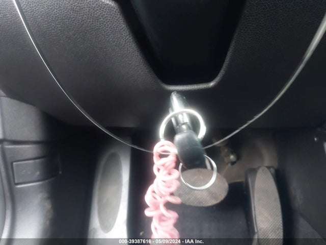 2011 MINI COOPER CLUBMAN WMWZF3C5XBTY00608 Photo 10