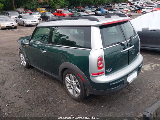 2011 MINI COOPER CLUBMAN WMWZF3C5XBTY00608 Photo 2