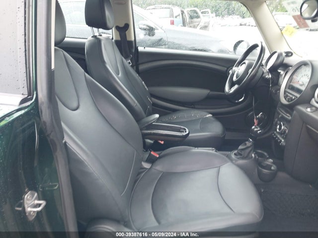 2011 MINI COOPER CLUBMAN WMWZF3C5XBTY00608 Photo 4