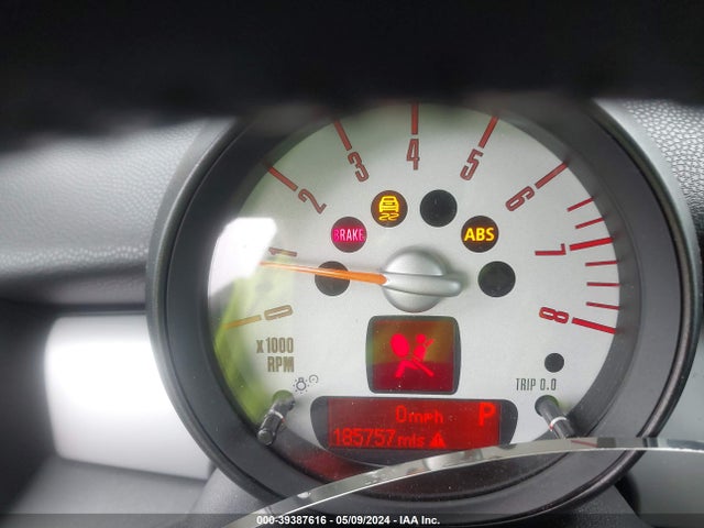 2011 MINI COOPER CLUBMAN WMWZF3C5XBTY00608 Photo 6