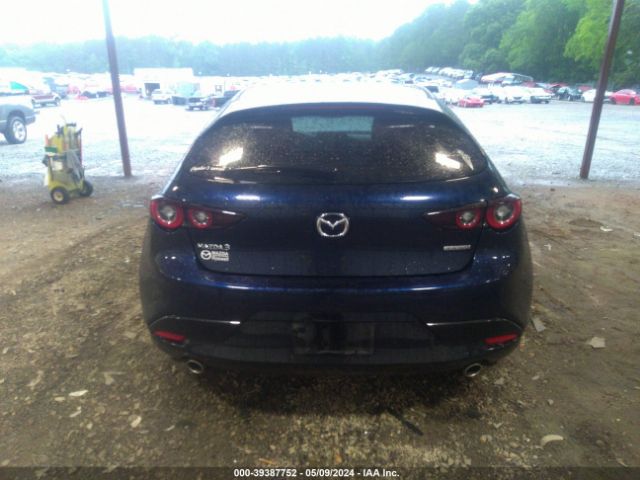 JM1BPAKM8P1614180 Mazda Mazda3 2.5 S Select
