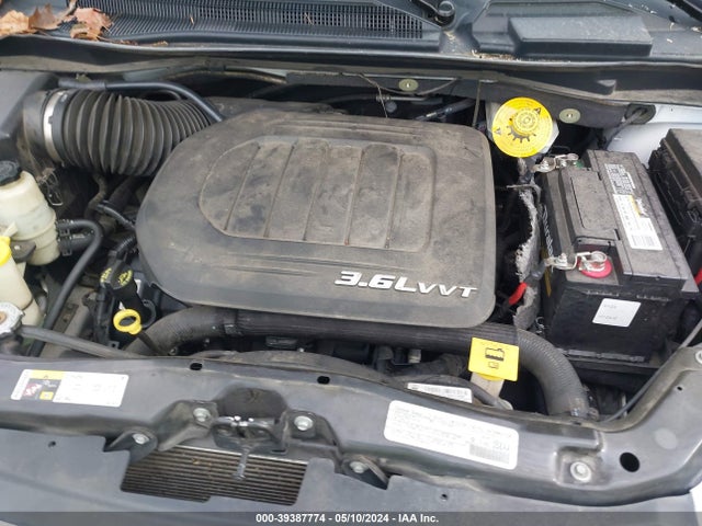 2C4RC1GG7ER425607 Chrysler Town & Country Limited