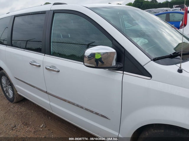 2C4RC1GG7ER425607 Chrysler Town & Country Limited