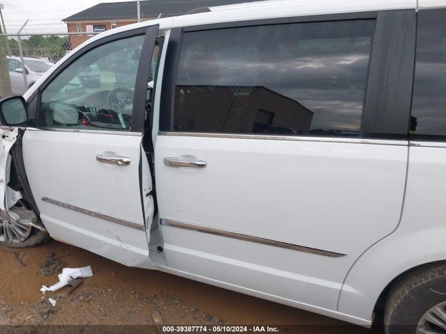 2C4RC1GG7ER425607 Chrysler Town & Country Limited
