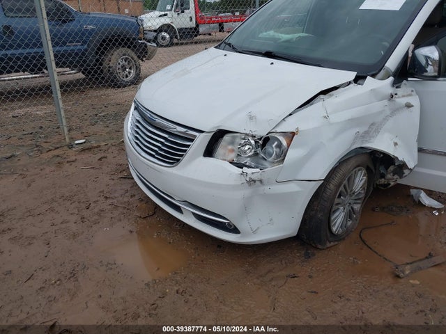 2C4RC1GG7ER425607 Chrysler Town & Country Limited