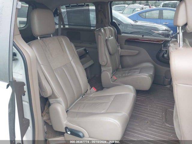 2C4RC1GG7ER425607 Chrysler Town & Country Limited