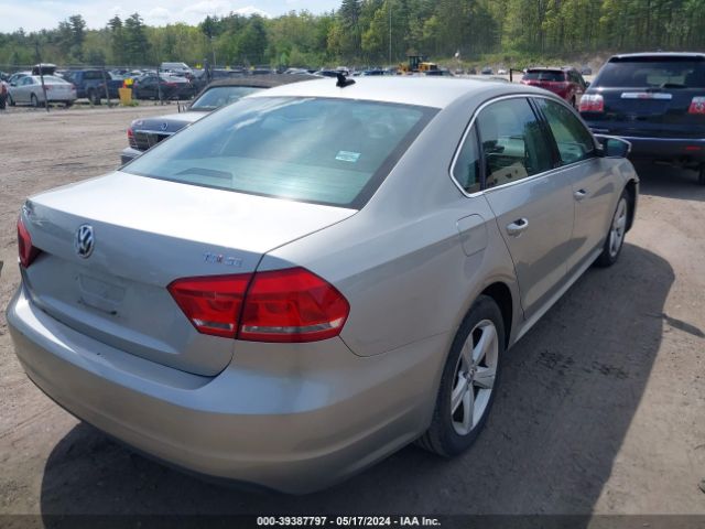 1VWBT7A35EC106190 Volkswagen Passat 1.8t Se