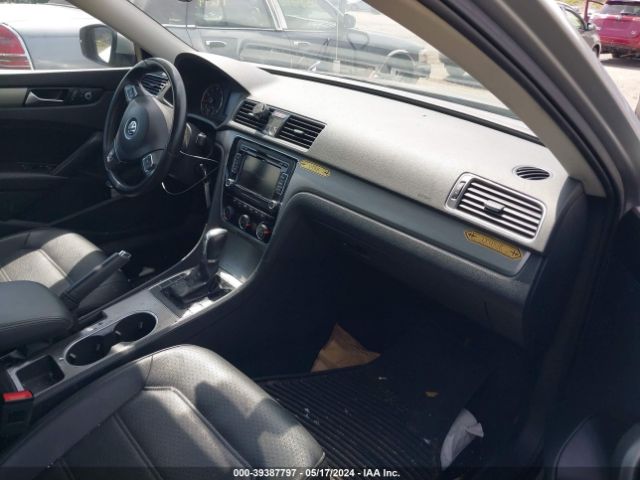 1VWBT7A35EC106190 Volkswagen Passat 1.8t Se